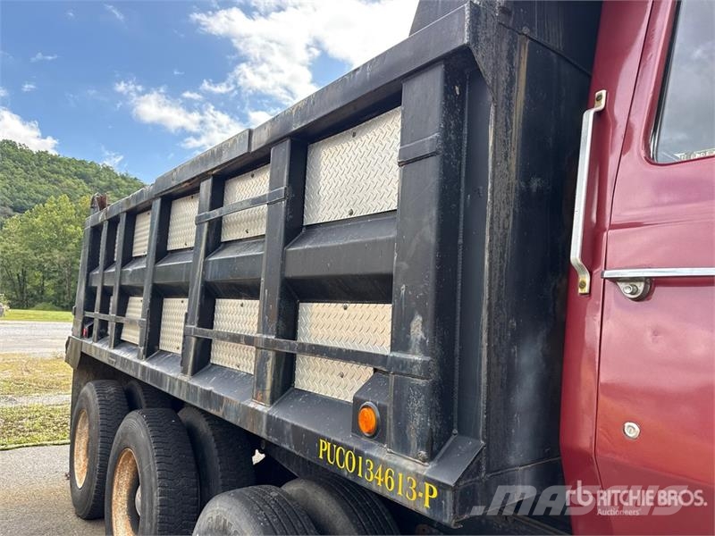 Ford L8000 Kiperi kamioni