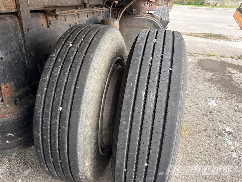 Ford L8000 Kiperi kamioni