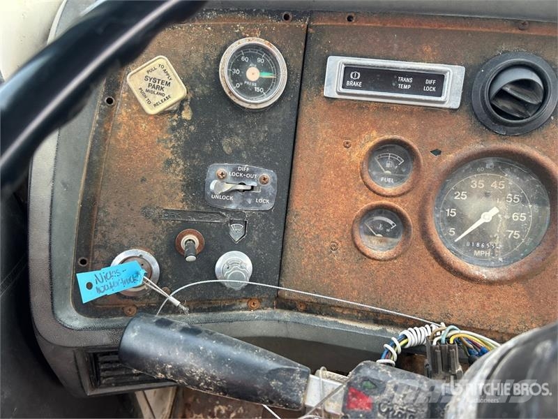 Ford L8000 水罐车