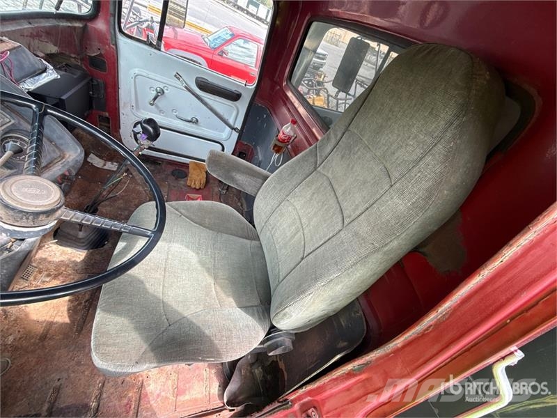 Ford L8000 Kiperi kamioni