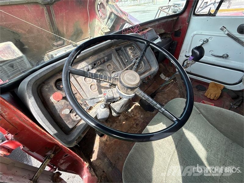 Ford L8000 Kiperi kamioni