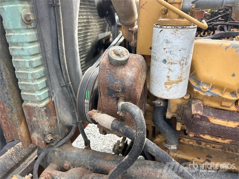 Ford L8000 水罐车