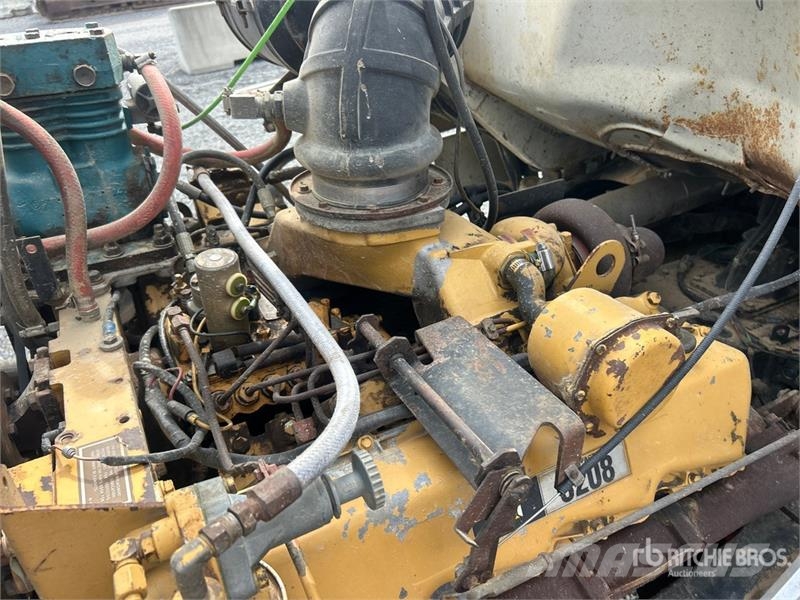 Ford L8000 水罐车