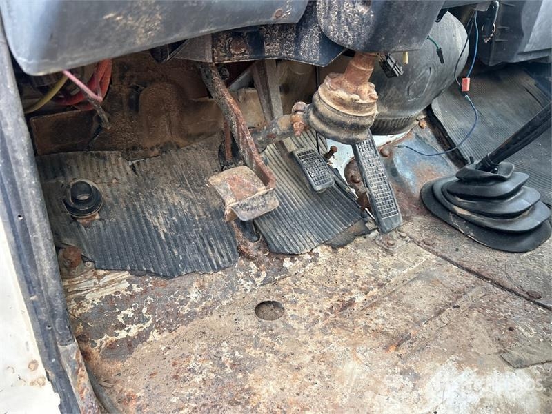 Ford L8000 水罐车