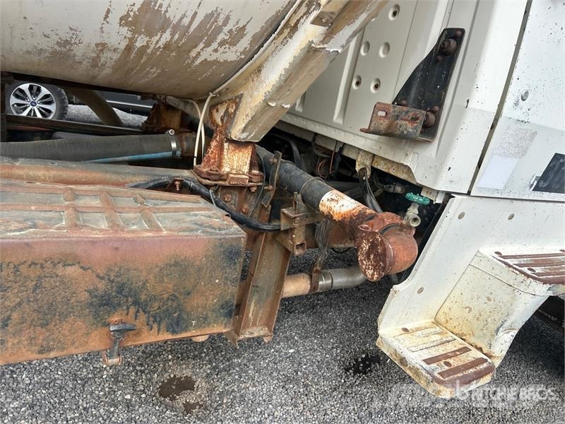 Ford L8000 水罐车