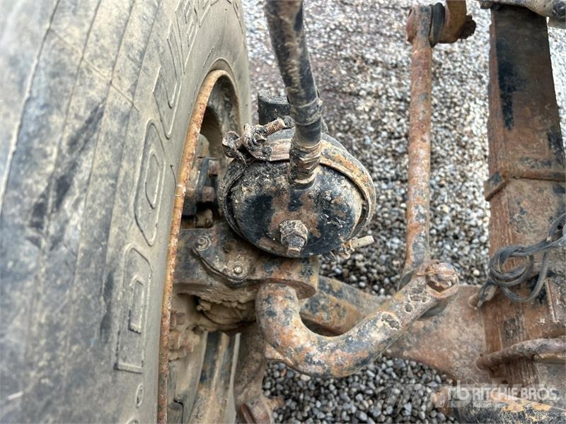 Ford L8000 水罐车