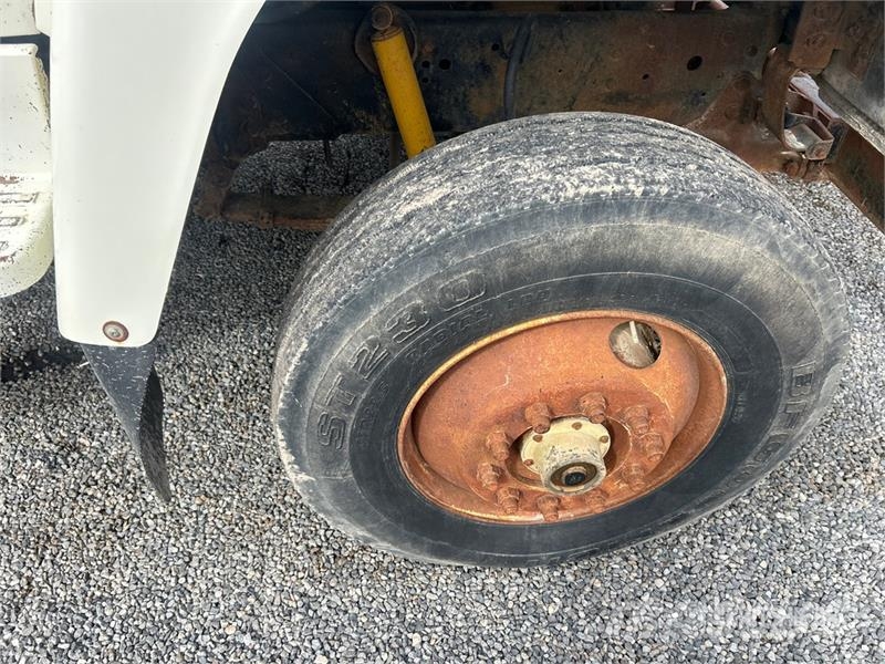 Ford L8000 水罐车