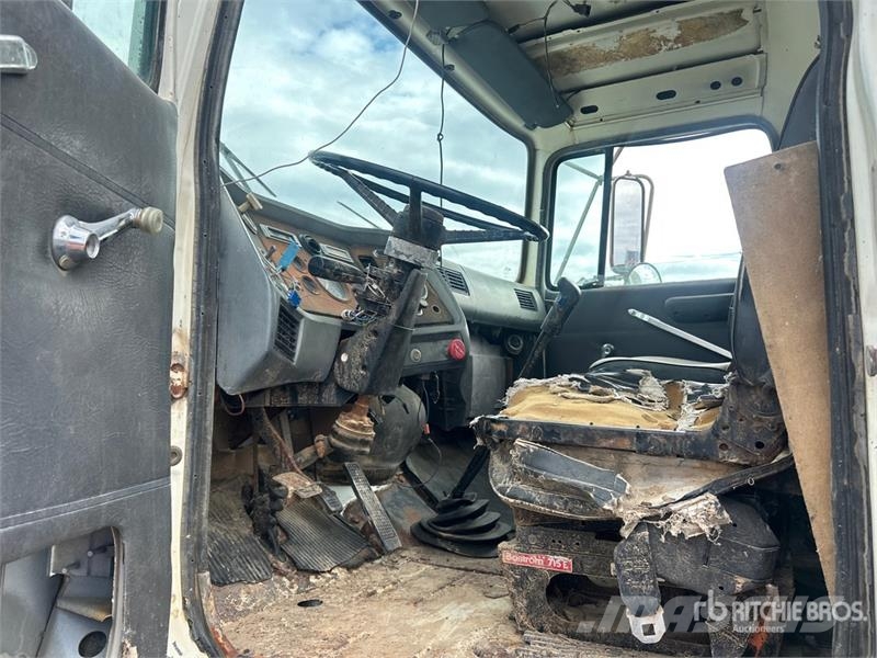 Ford L8000 水罐车
