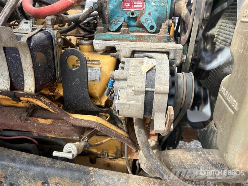 Ford L8000 水罐车