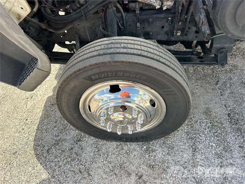 Ford LCF450 Skåpbilar