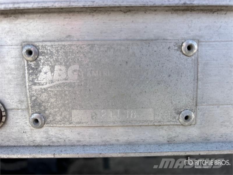 Ford LCF450 Skåpbilar