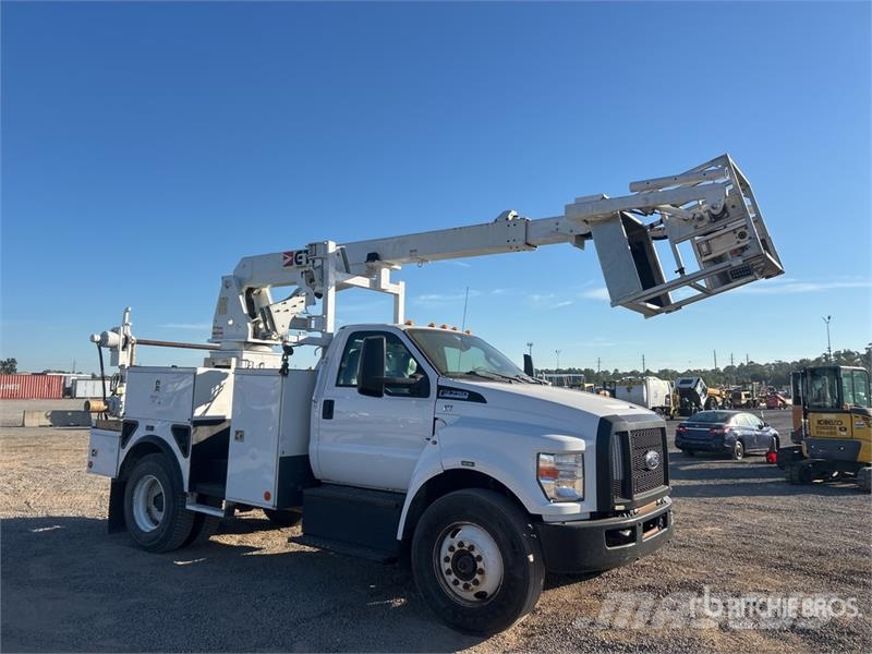 Ford LR800-40 35 ft on Ford F-750 4x2 Cable Placer Buck Camion nacelle
