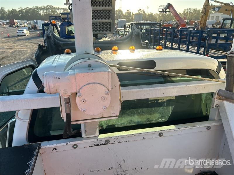 Ford LR800-40 35 ft on Ford F-750 4x2 Cable Placer Buck Camion nacelle