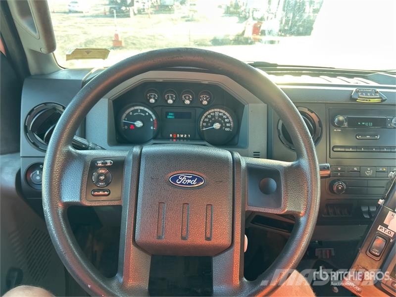Ford LR800-40 35 ft on Ford F-750 4x2 Cable Placer Buck Camion nacelle