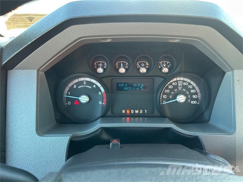Ford LR800-40 35 ft on Ford F-750 4x2 Cable Placer Buck Camion nacelle