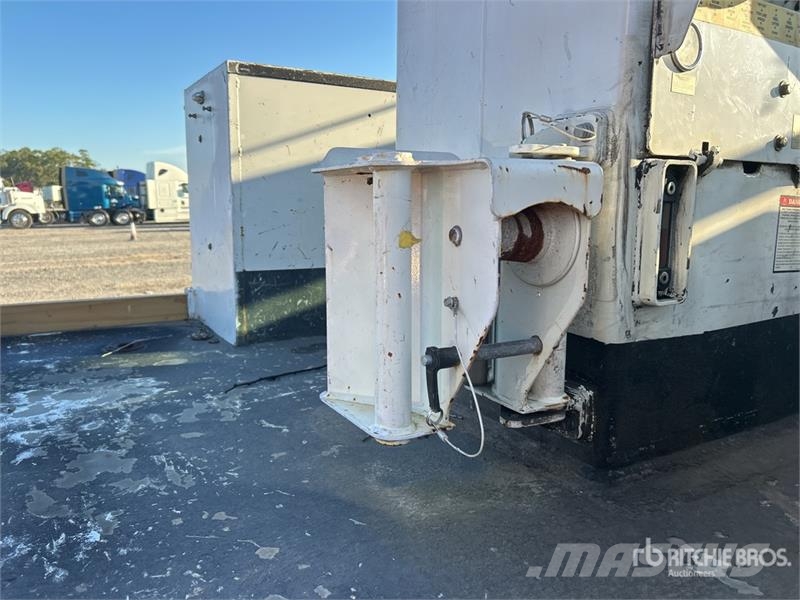 Ford LR800-40 35 ft on Ford F-750 4x2 Cable Placer Buck Camion nacelle