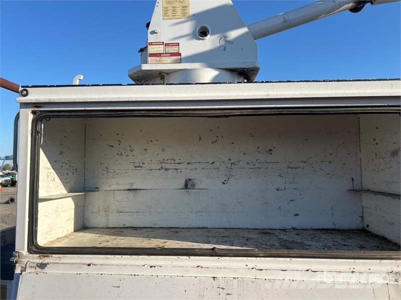 Ford LR800-40 35 ft on Ford F-750 4x2 Cable Placer Buck Camion nacelle