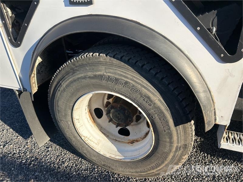 Ford LR800-40 35 ft on Ford F-750 4x2 Cable Placer Buck Camion nacelle