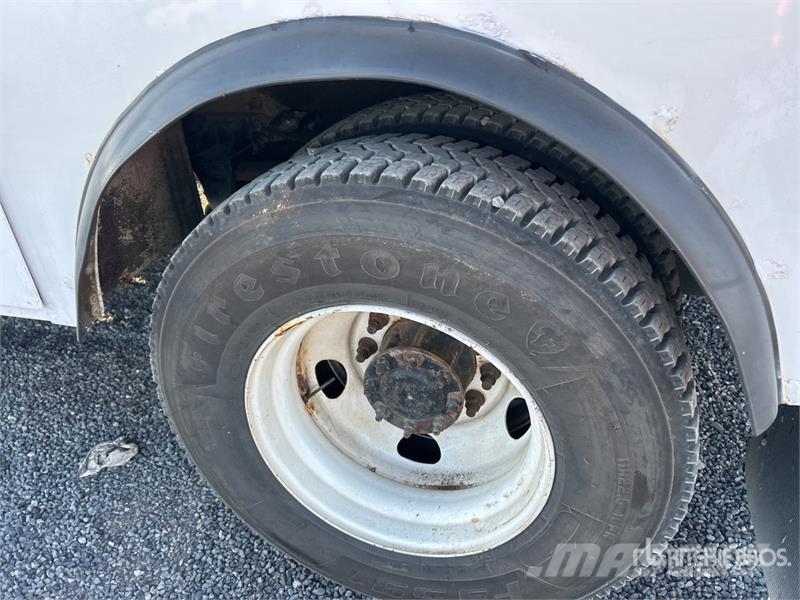 Ford LR800-40 35 ft on Ford F-750 4x2 Cable Placer Buck Camion nacelle