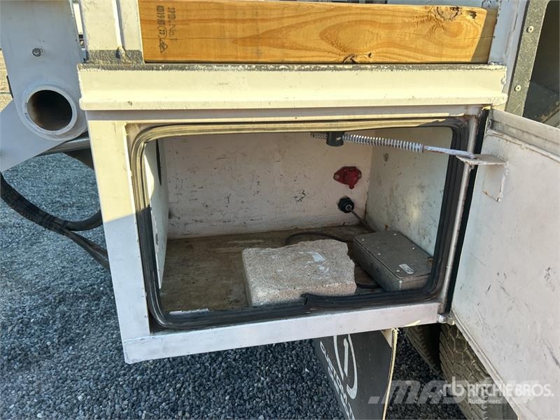 Ford LR800-40 35 ft on Ford F-750 4x2 Cable Placer Buck Camion nacelle