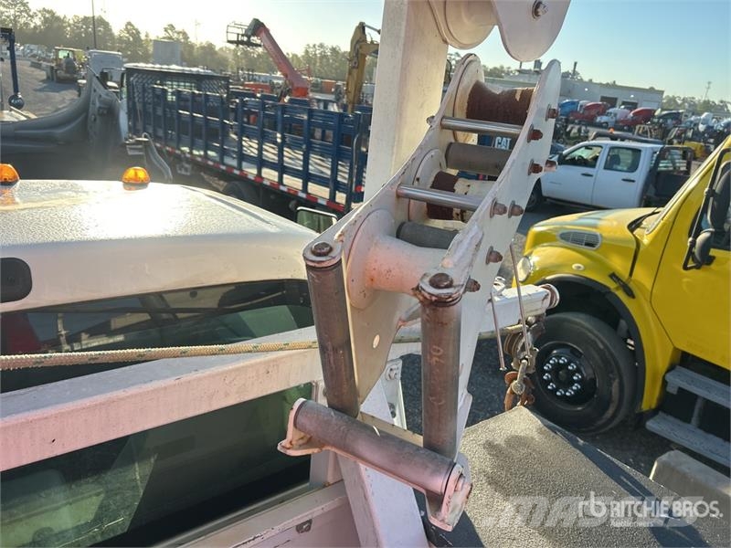 Ford LR800-40 35 ft on Ford F-750 4x2 Cable Placer Buck Camion nacelle
