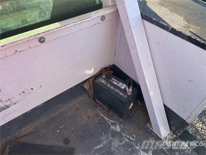 Ford LR800-40 35 ft on Ford F-750 4x2 Cable Placer Buck Camion nacelle