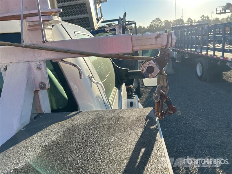 Ford LR800-40 35 ft on Ford F-750 4x2 Cable Placer Buck Camion nacelle