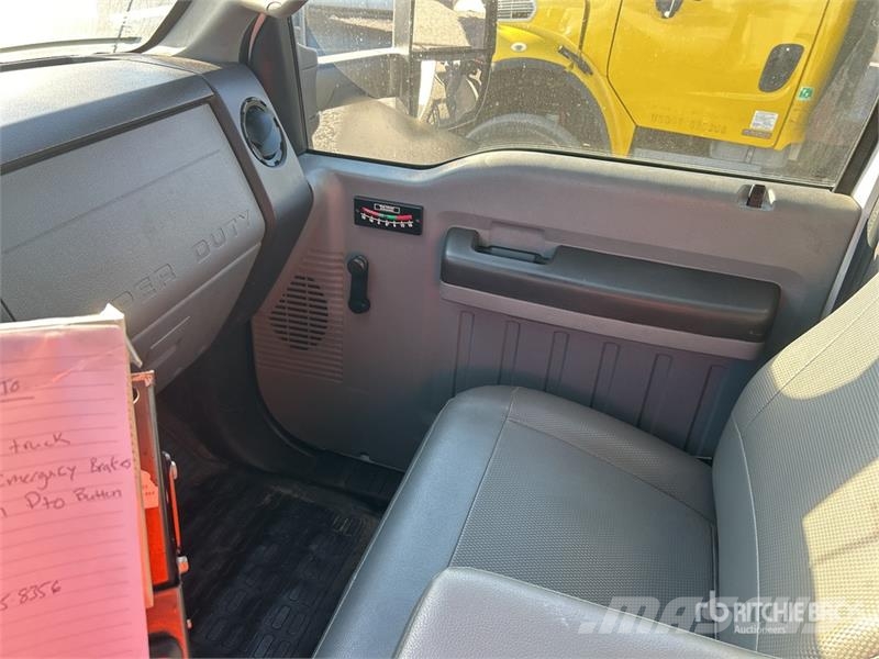 Ford LR800-40 35 ft on Ford F-750 4x2 Cable Placer Buck Camion nacelle