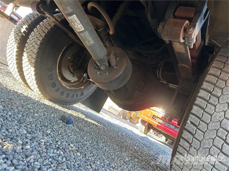 Ford LR800-40 35 ft on Ford F-750 4x2 Cable Placer Buck Camion nacelle