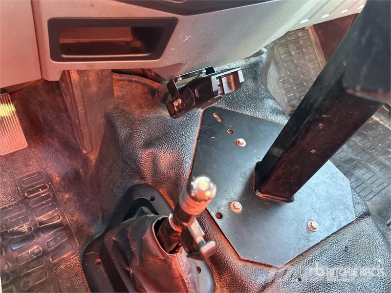 Ford LR800-40 35 ft on Ford F-750 4x2 Cable Placer Buck Camion nacelle