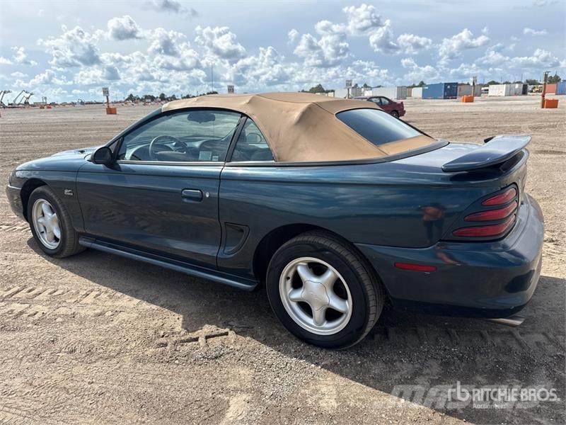 Ford Mustang GT Convertible Kistehergépjárművek