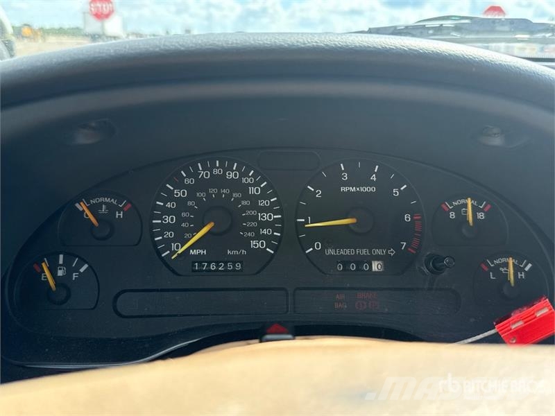 Ford Mustang GT Convertible Kistehergépjárművek