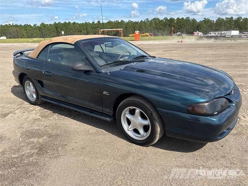 Ford Mustang GT Convertible Kistehergépjárművek