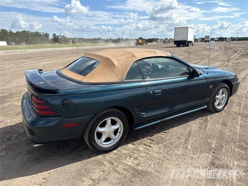 Ford Mustang GT Convertible Kistehergépjárművek