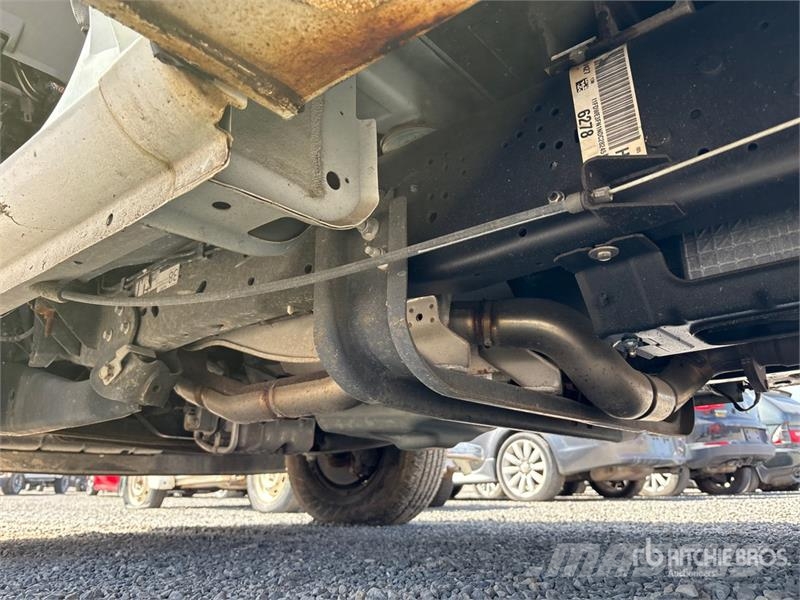 Ford on Ford E-350 Super Duty 4x2 Bucket Truck Camion nacelle
