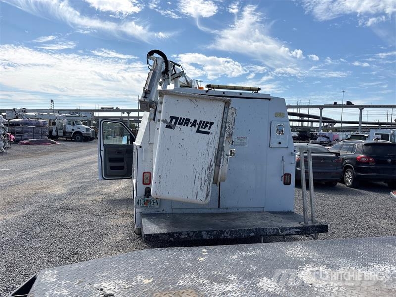 Ford on Ford E-350 Super Duty 4x2 Bucket Truck Camion nacelle