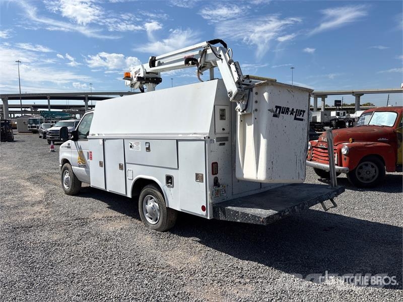 Ford on Ford E-350 Super Duty 4x2 Bucket Truck Camion nacelle