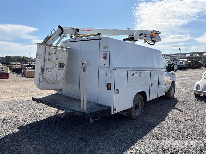 Ford on Ford E-350 Super Duty 4x2 Bucket Truck Camion nacelle