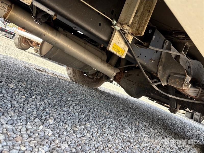 Ford on Ford E-350 Super Duty 4x2 Bucket Truck Camion nacelle