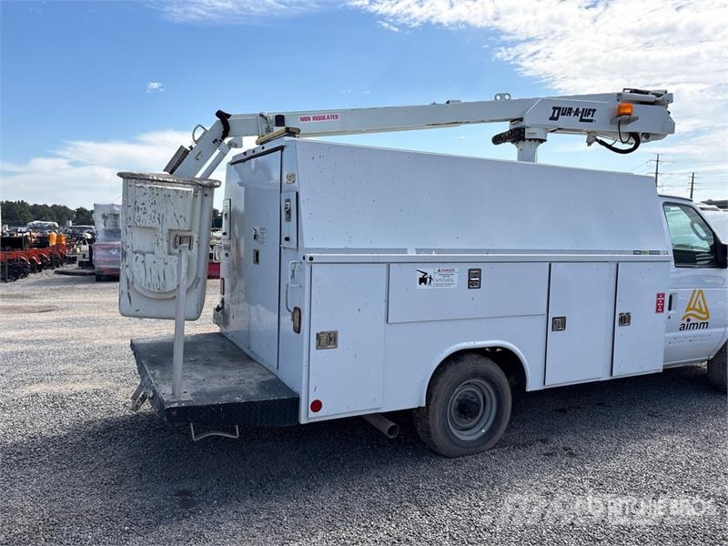 Ford on Ford E-350 Super Duty 4x2 Bucket Truck Camion nacelle