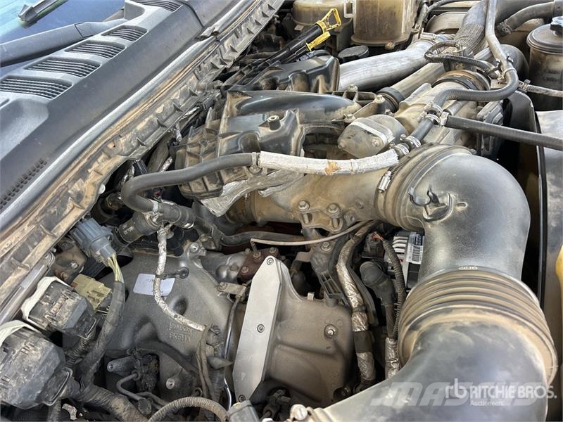 Ford on Ford F-550 Super Duty XL 4x2 Crew Cab Bucket Tr トラック高所作業車