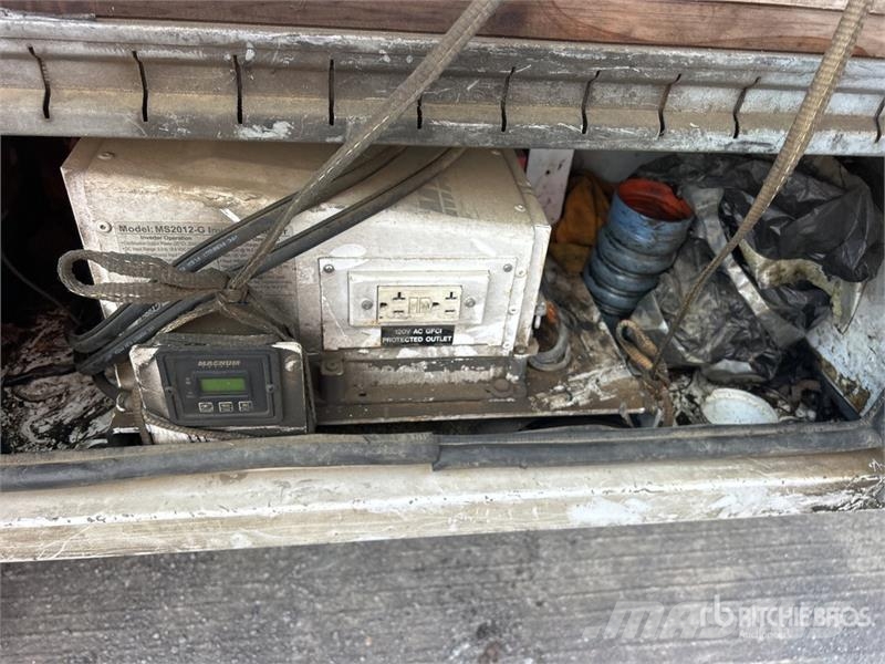 Ford on Ford F-550 Super Duty XL 4x2 Crew Cab Bucket Tr トラック高所作業車