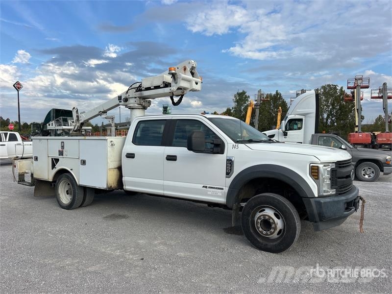 Ford on Ford F-550 Super Duty XL 4x2 Crew Cab Bucket Tr トラック高所作業車