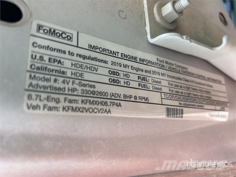 Ford on Ford F-550 Super Duty XL 4x2 Crew Cab Bucket Tr トラック高所作業車