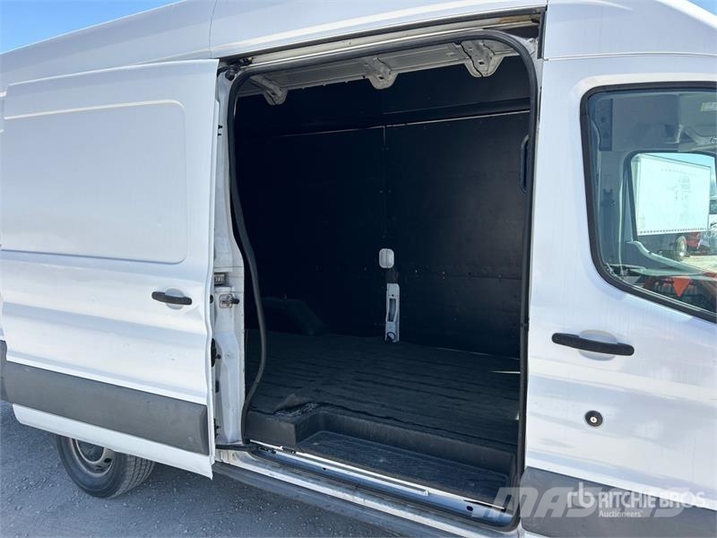 Ford Transit 250 Cargo Van Utilitara