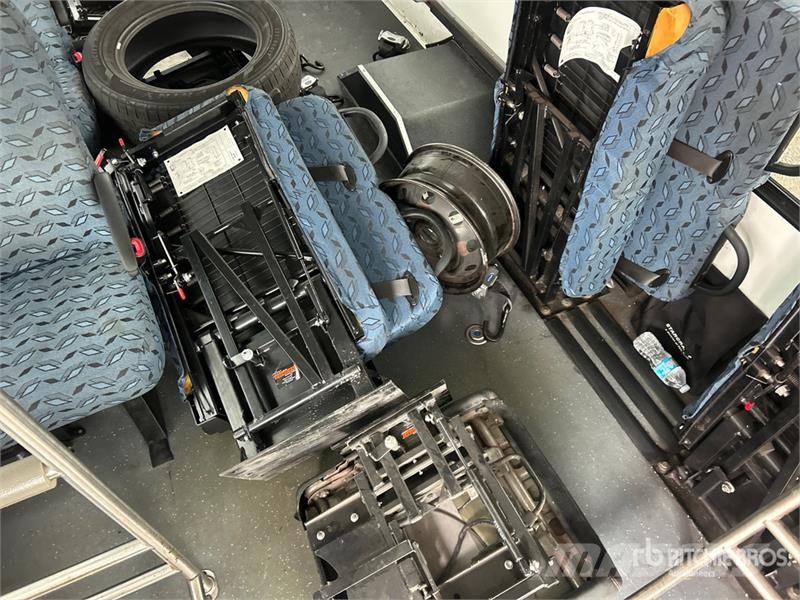 Ford Transit 350 4x2 5-Seat Mini Bus Minibusse