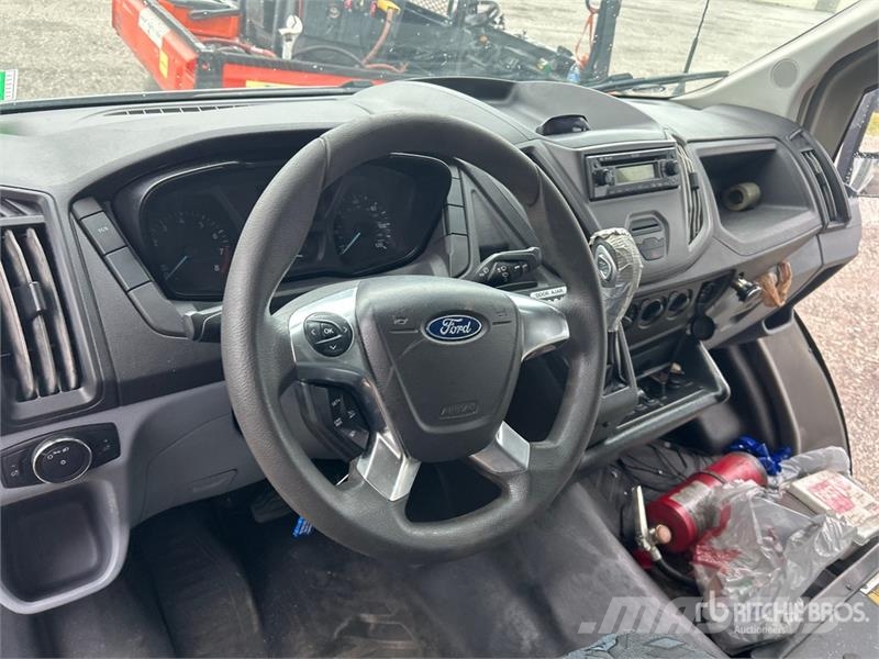 Ford Transit 350 4x2 5-Seat Mini Bus Minibusse