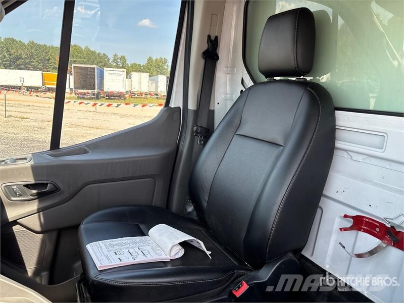 Ford Transit 4x2 Refrigerated Truck Camion frigorifique