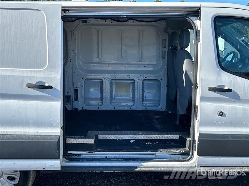 Ford Transit Cargo Van Dostavna vozila / kombiji