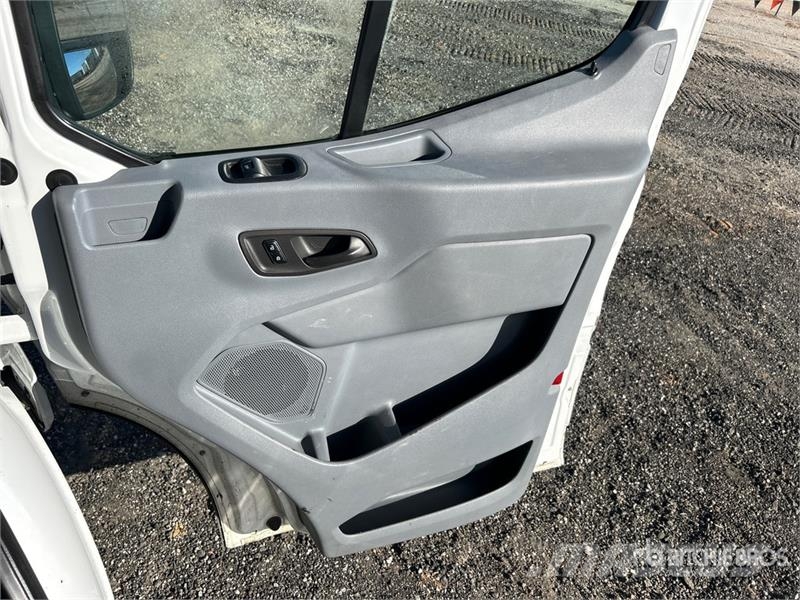 Ford Transit Cargo Van Dostavna vozila / kombiji